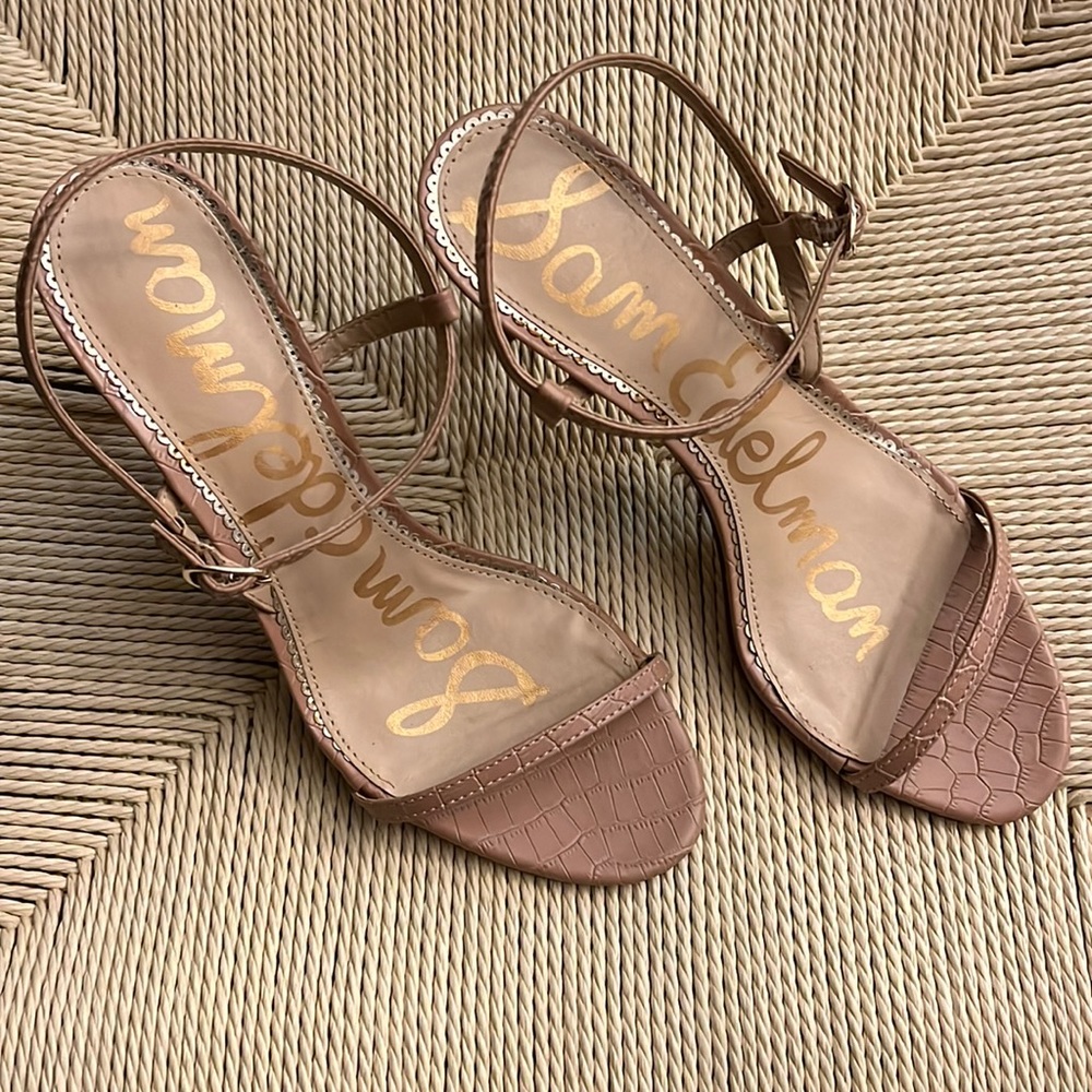 New- NWB SAM EDELMAN
Dara Croc-Embossed Sandals Size 10